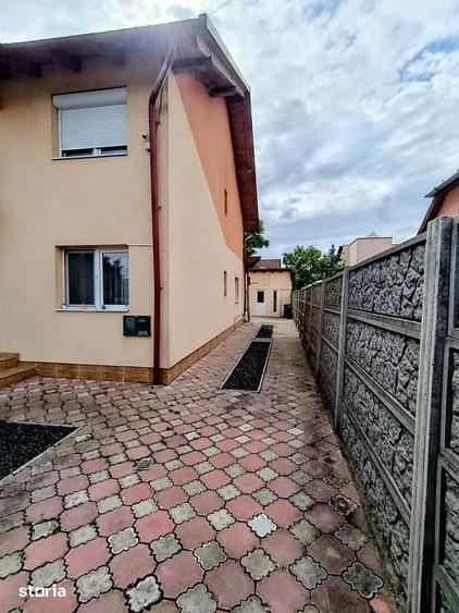 Casă cu 7 camere cu Teren 351 Mp în Șagului