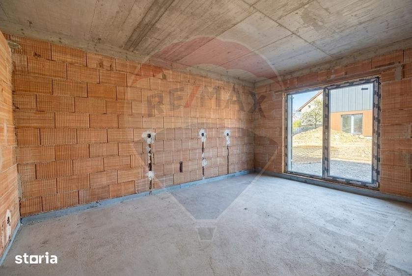 Casă cu 4 camere cu Teren 500 Mp în Tureni
