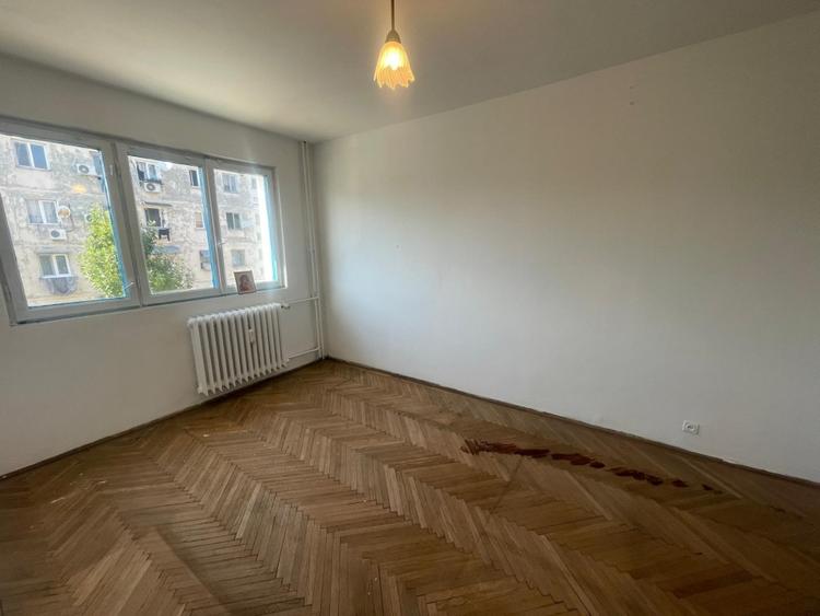 Apartament cu 3 camere semidecomandat în Valea Rosie