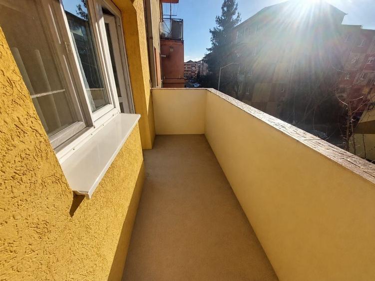 Proprietar, vand apartament 3 camere, et.2, str. B.P. Hasdeu - 8