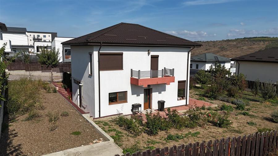 Casă individuală cu 3 camere cu Canalizare în Rediu