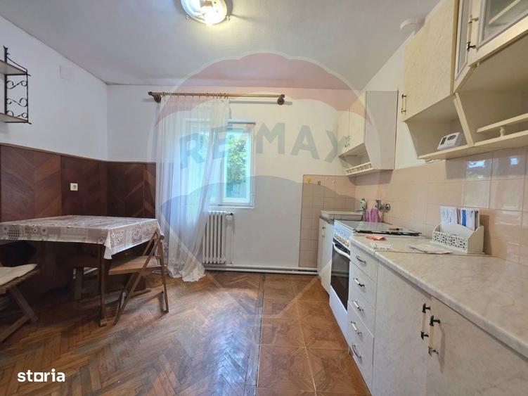Apartament cu 3 camere decomandat în Vitrometan