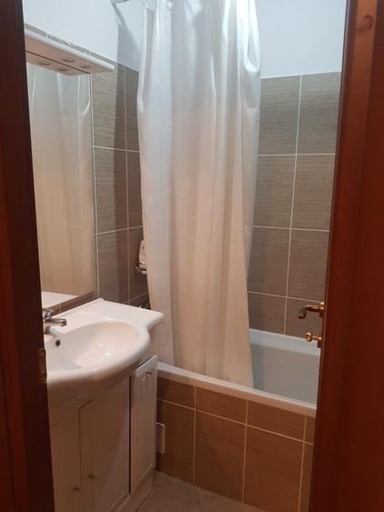 Apartament cu 3 camere decomandat în Pajura