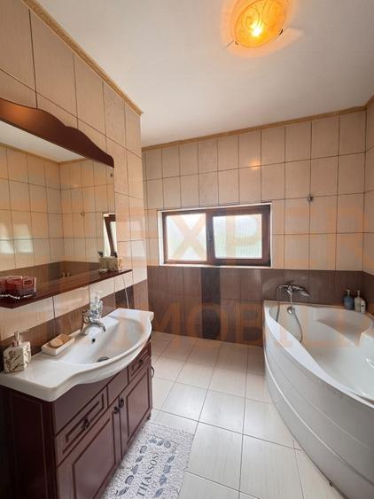 Casă individuală cu 4 camere cu Teren 300 Mp în Lazu