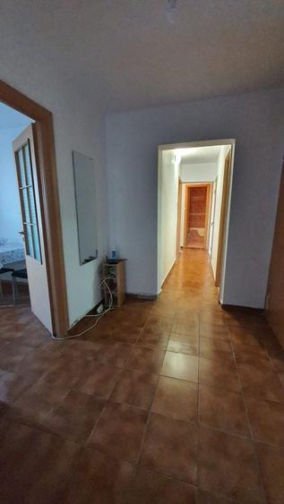 Apartament cu 3 camere decomandat în Berceni