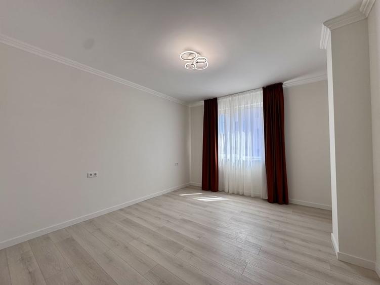 Apartament cu 3 camere semidecomandat în Sud