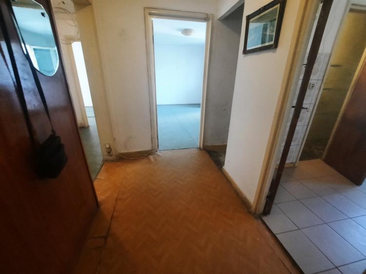 Apartament cu 3 camere decomandat în Berceni