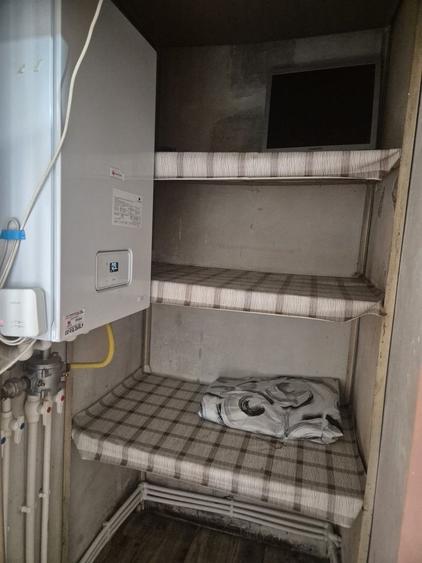 Apartament cu 3 camere semidecomandat în Craiovița Nouă