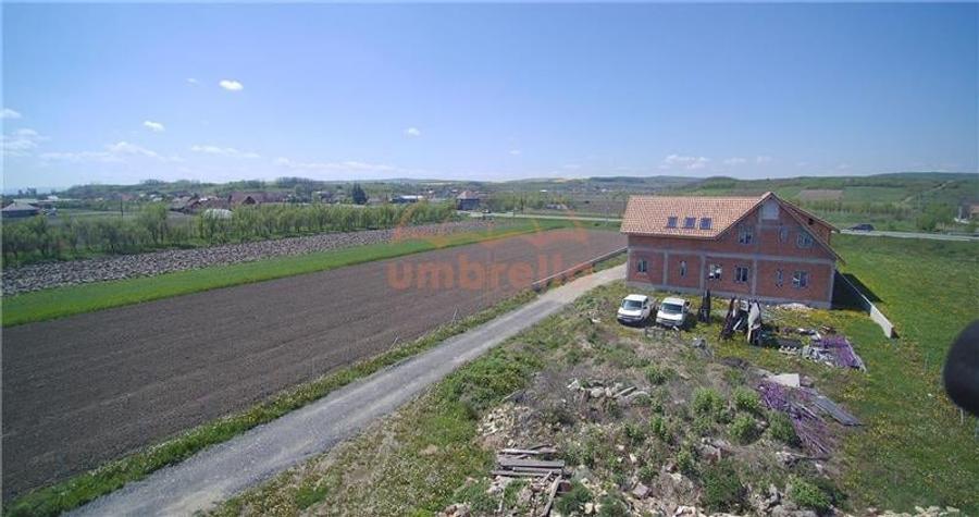 Casă individuală cu 19 camere cu Canalizare în Iclod