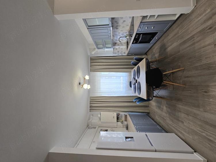 Apartament cu 3 camere decomandat în Exterior Vest