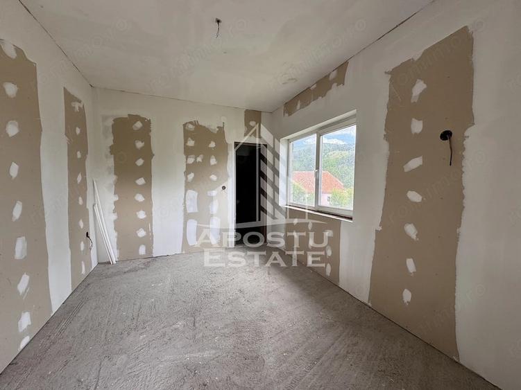 Casă cu Teren 1100 Mp în Fărcădin