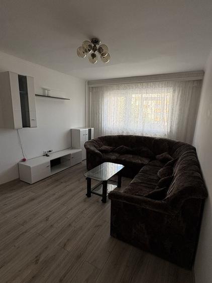 Apartament cu 3 camere decomandat în Găvana
