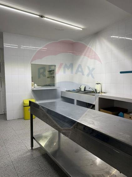 Casă cu 8 camere cu Teren 462 Mp în Central