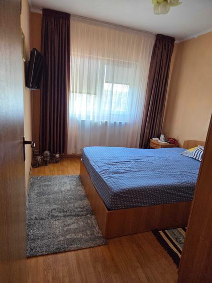 Apartament cu 3 camere decomandat, mobilat în Exterior Vest