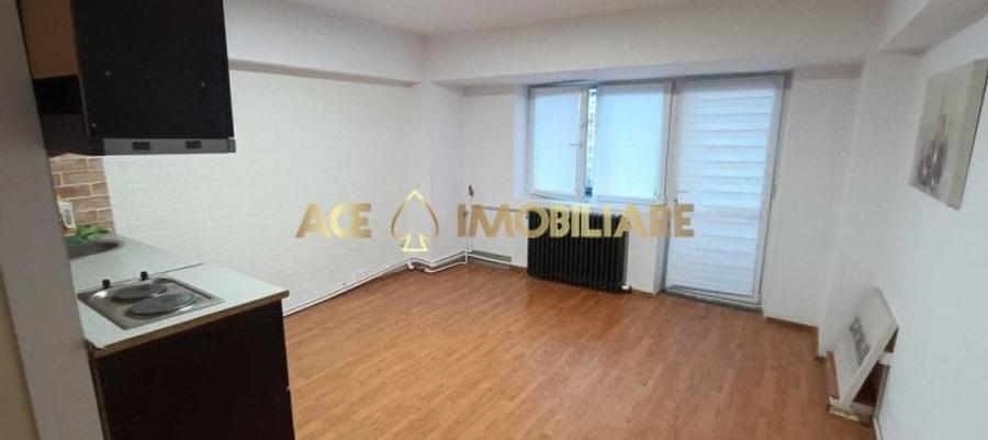 Garsonieră semidecomandată în Splaiul Unirii