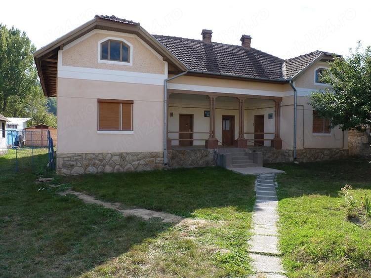 Casă cu 7 camere cu Teren 1277 Mp în Geoagiu-Băi