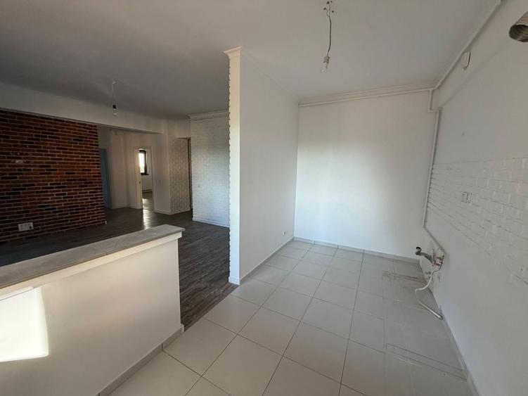 Apartament cu 3 camere semidecomandat în Tomis Plus