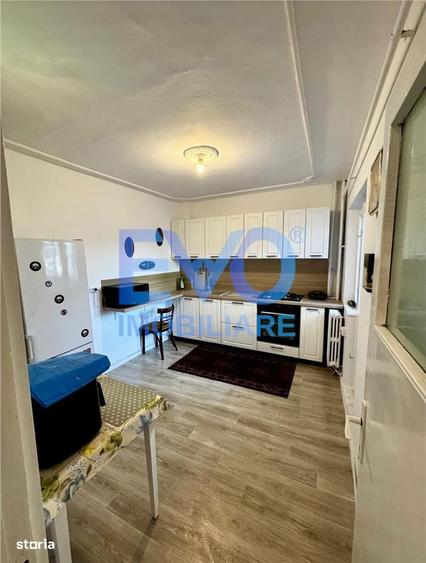 Apartament cu 3 camere decomandat în Albești