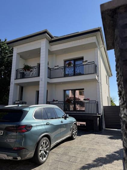 Casă cu 4 camere cu Teren 560 Mp în Central