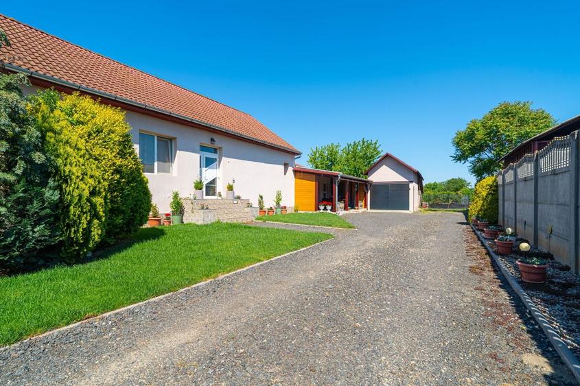 Casă individuală cu 5 camere cu Canalizare în Felnac