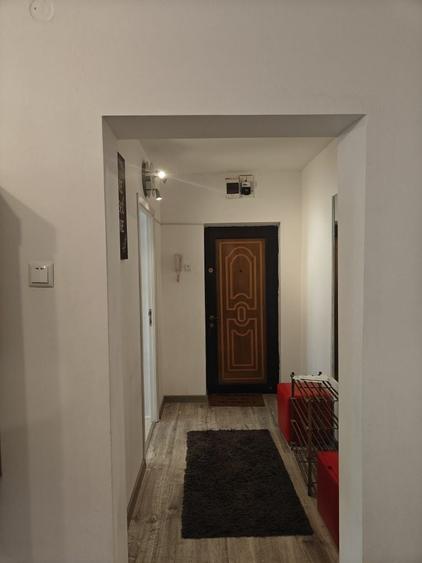 Apartament cu 2 camere semidecomandat în Hipodrom