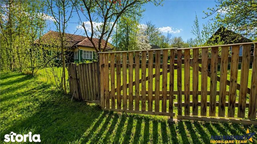 Casă cu 2 camere cu Teren 3400 Mp în Acățari