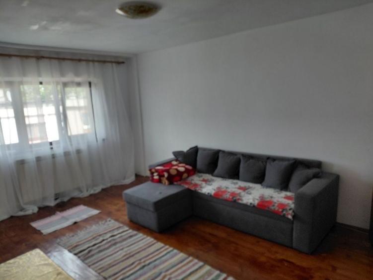 Apartament cu 3 camere decomandat în Exterior Vest