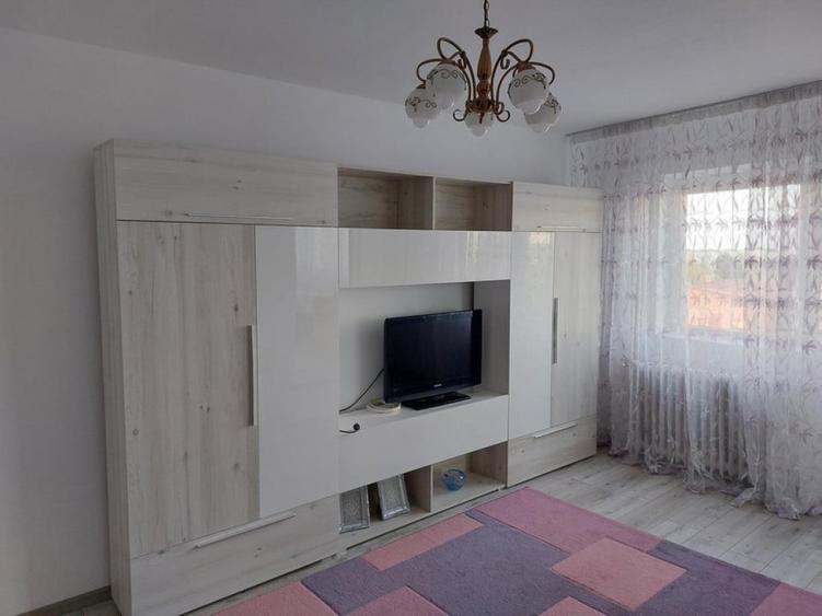 Apartament cu 3 camere decomandat în Berceni