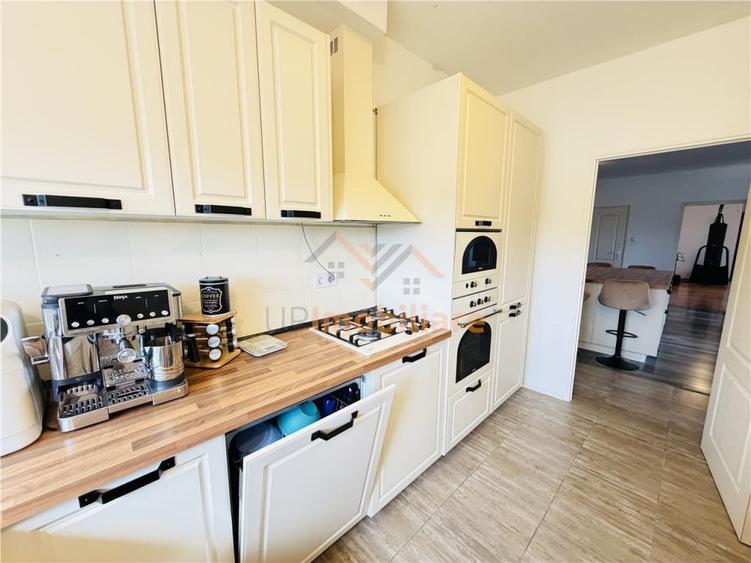 Apartament cu 3 camere decomandat în Paleu