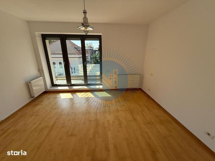 Apartament cu 4 camere în Capitale