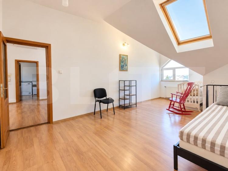Apartament cu 4 camere semidecomandat, mobilat în Andrei Mureșanu