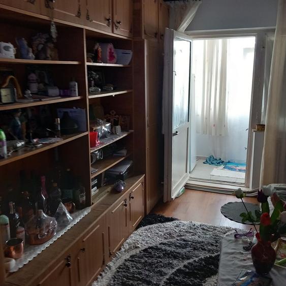Apartament cu 3 camere decomandat în Calarași 4