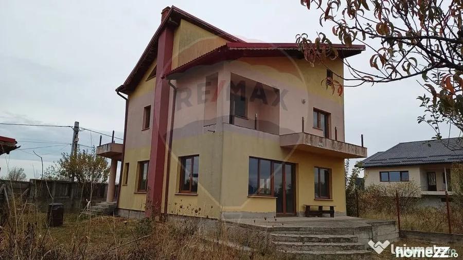 Casă cu 3 camere cu Teren 570 Mp în Săftica
