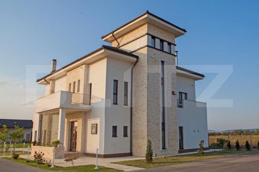 Casă individuală cu 6 camere cu Canalizare în Sud
