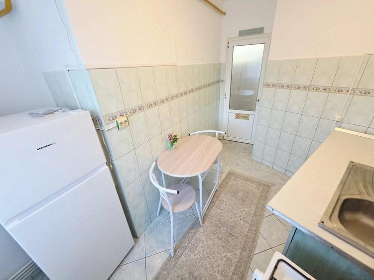 Garsonieră decomandată în Micro 18