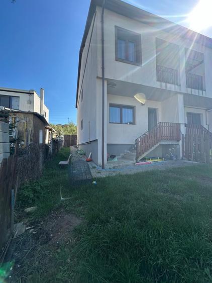 Casă individuală cu 4 camere cu Canalizare în Florești