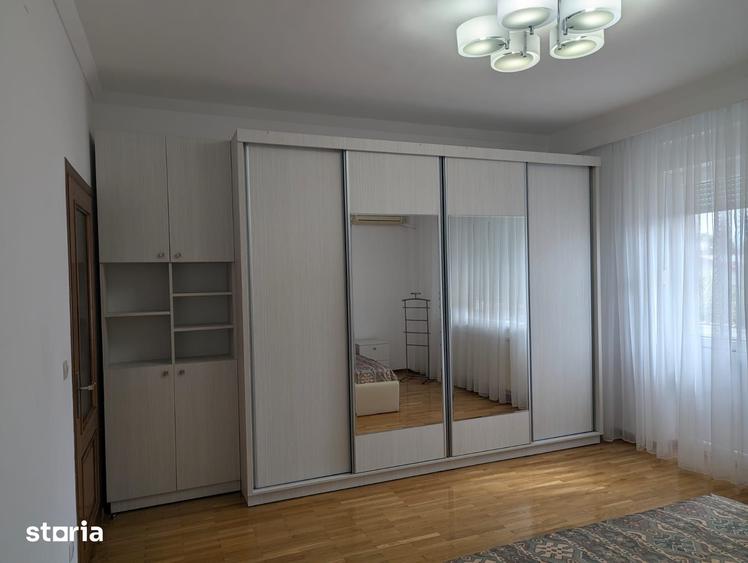 Casă cu 5 camere decomandat cu Teren 89 Mp în Străulești