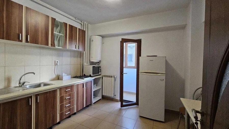 Garsonieră decomandată, mobilată în Calea Călărașilor