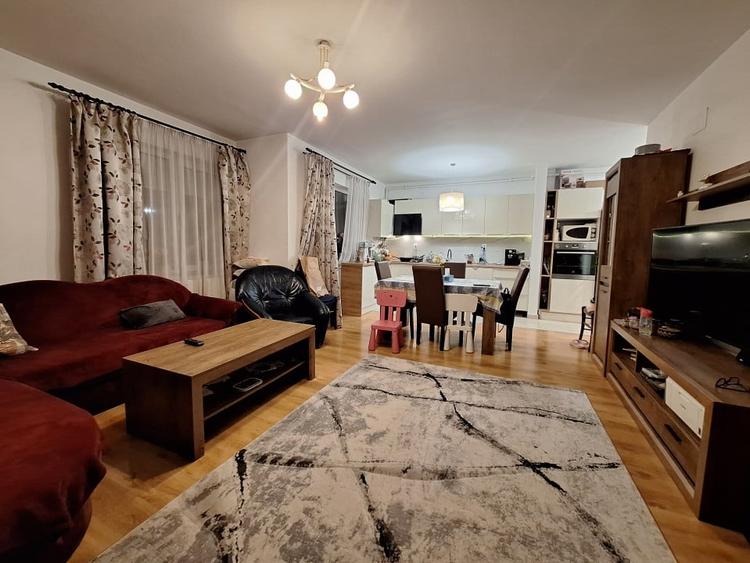 Apartament cu 3 camere semidecomandat, mobilat în Florești — fotografia 2