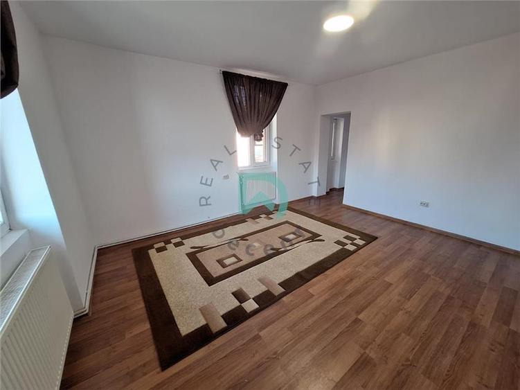 Casă cu 2 camere cu Teren 300 Mp în Craiter