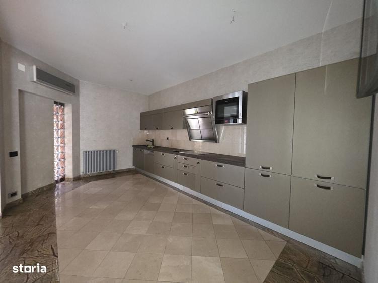 Casă cu 4 camere în Dămăroaia