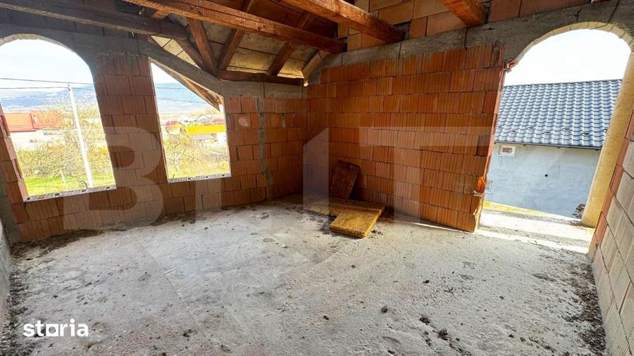 Casă cu 5 camere cu Teren 1900 Mp în Șieu