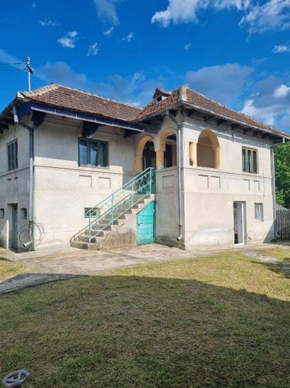Casă individuală cu 4 camere cu Teren 1500 Mp în Barcanele