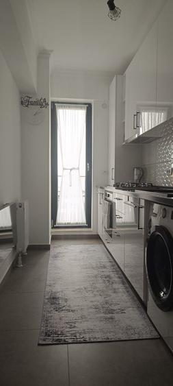 Apartament cu 3 camere decomandat în Exterior Vest