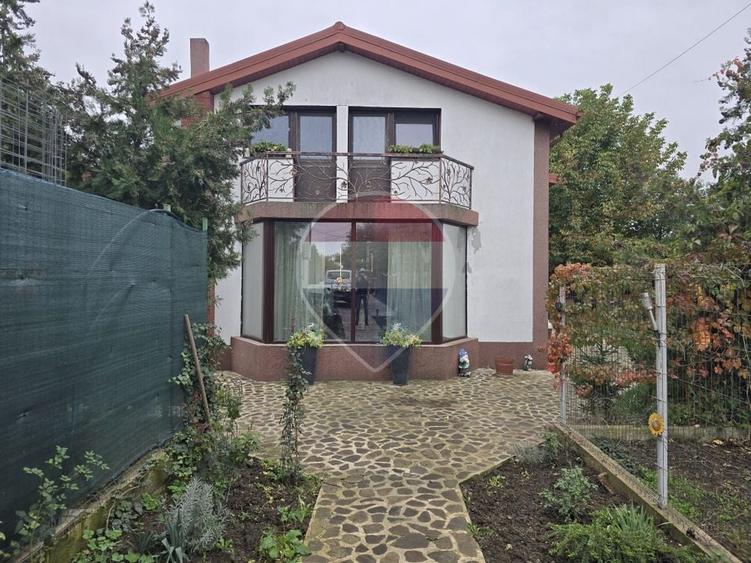 Casă individuală cu 5 camere cu Teren 958 Mp în Nord