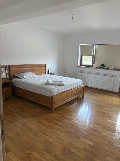 Casă cu 4 camere în Roșu