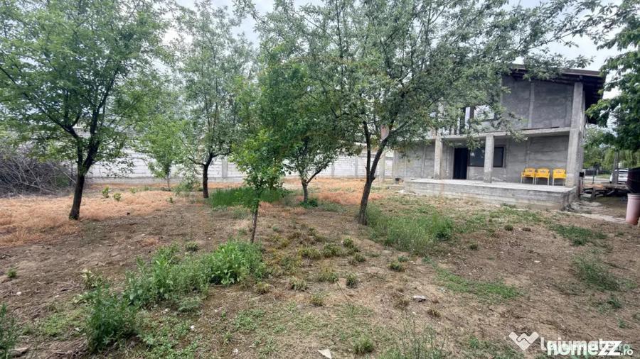Casă cu 7 camere cu Teren 800 Mp în Mărăcineni