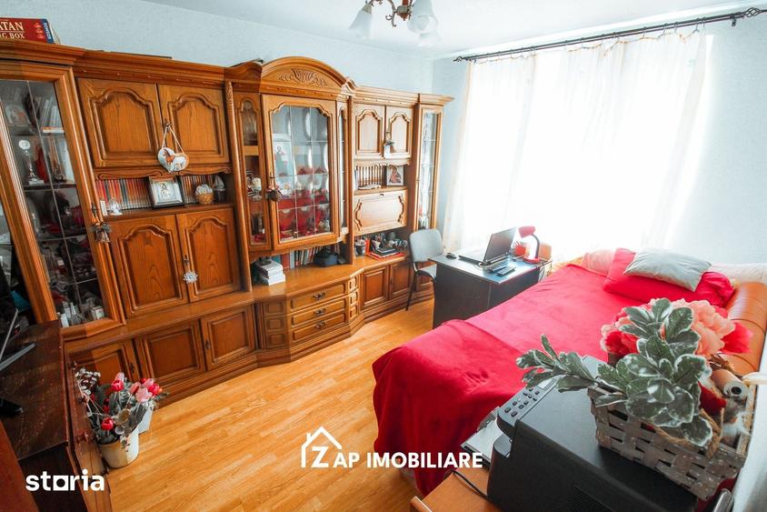 Casă cu 5 camere cu Teren 900 Mp în Unirii