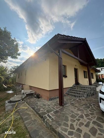 Casă cu 4 camere cu Teren 1000 Mp în Ferneziu