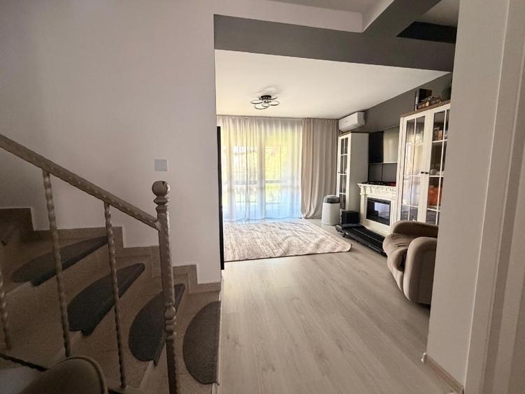 Duplex cu 4 camere cu Canalizare în Central